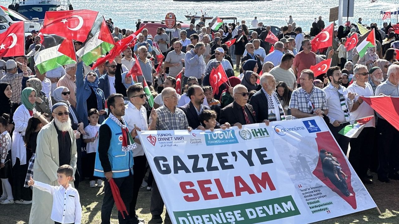 Sinop'ta Filistin'e Destek Yürüyüşü Düzenlendi