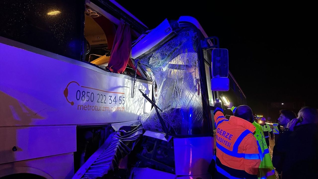 Sinop'ta Otobüs Kazası: 12 Yaralı