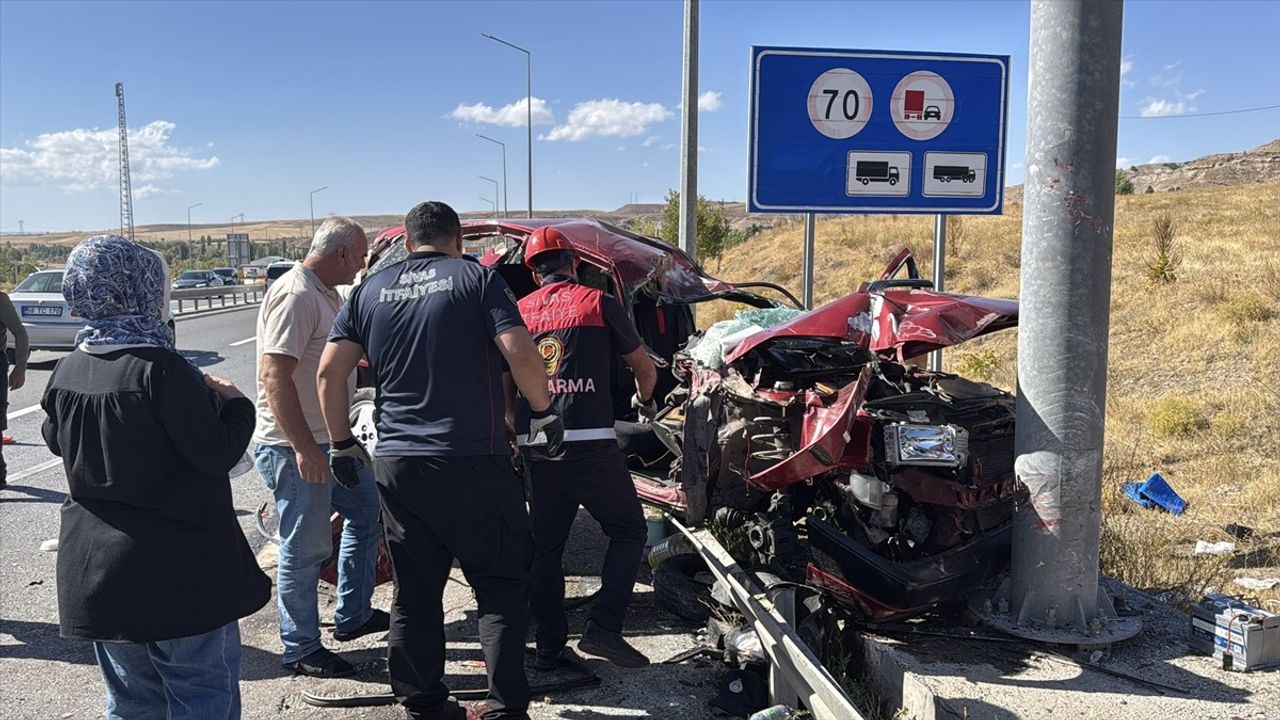 Sivas'ta Kaza: 10 Yaralı