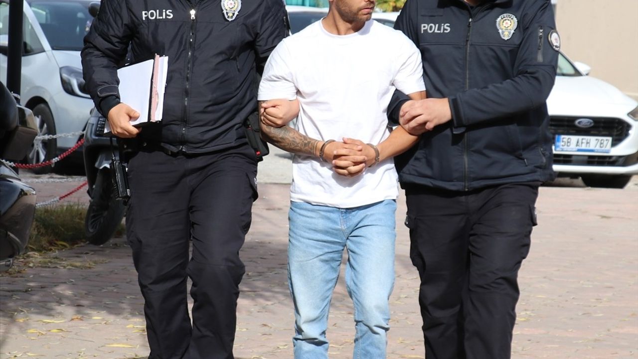 Sivas'ta Şehit Babasıyla Tartışan Şoför Gözaltına Alındı
