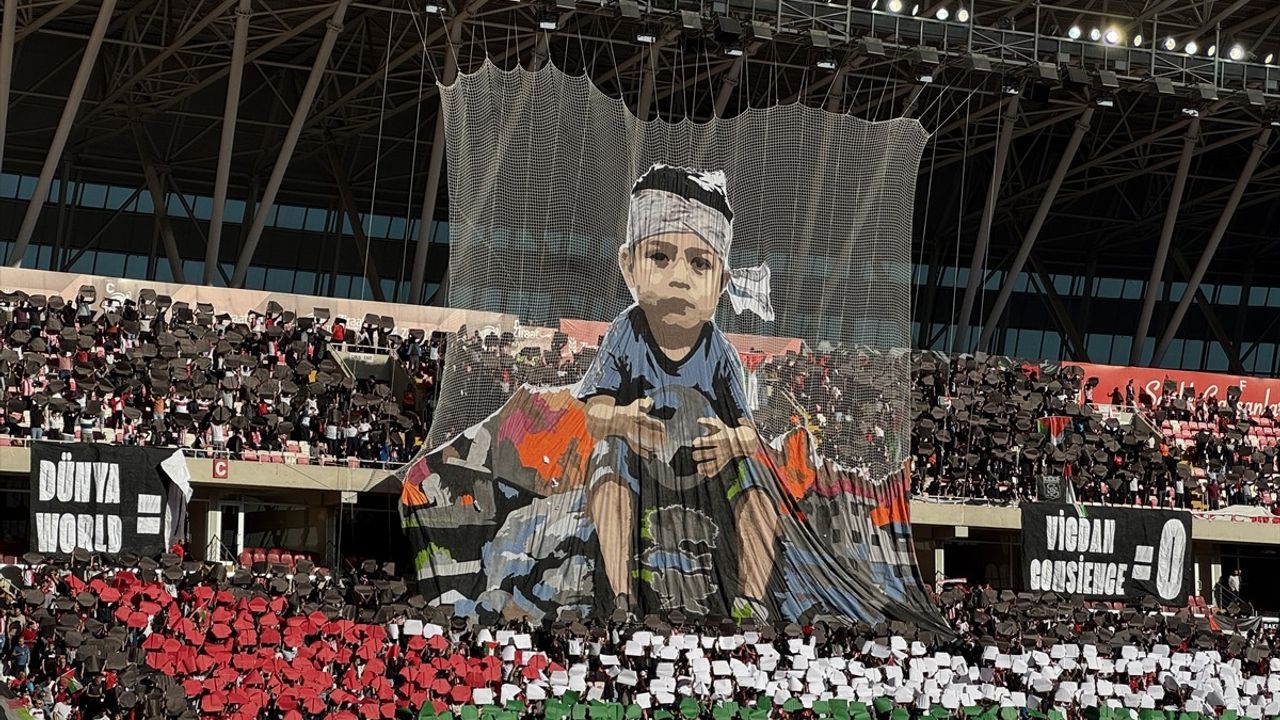 Sivasspor'dan 'Gazze' Destek Koreografisi