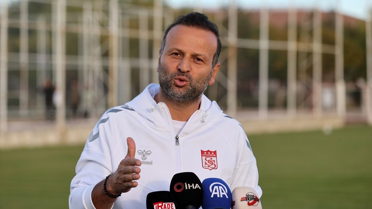Sivasspor Teknik Direktörü Korkmaz, İstifa İle İlgili Açıklama Yaptı
