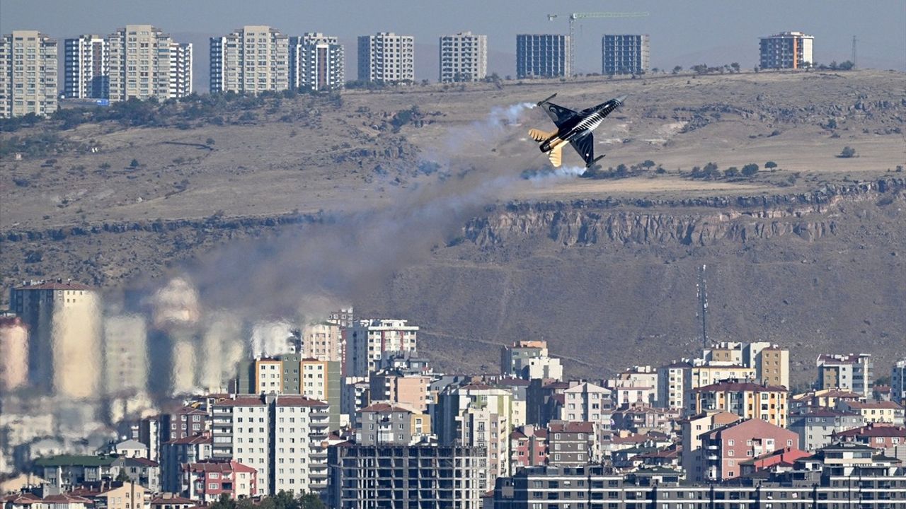 SOLOTÜRK, Kayseri'de Muhteşem Bir Gösteri Uçuşu Gerçekleştirdi