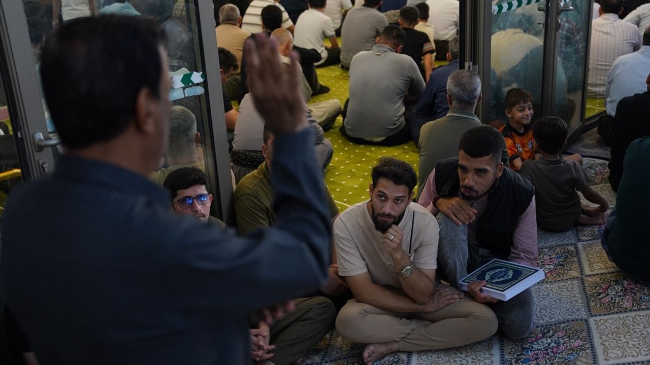 Süleymaniye'de Cuma Hutbeleri İşaret Diline Çevriliyor