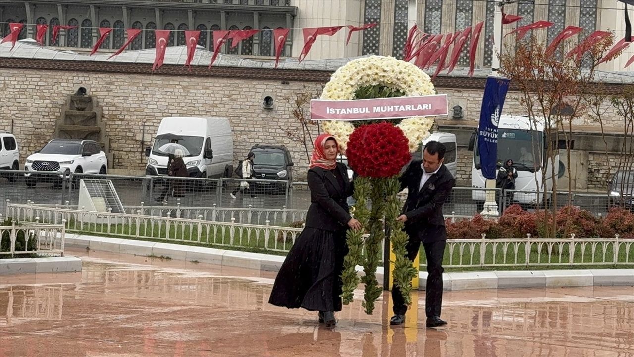 Taksim Cumhuriyet Anıtı'nda Muhtarlar Günü Töreni
