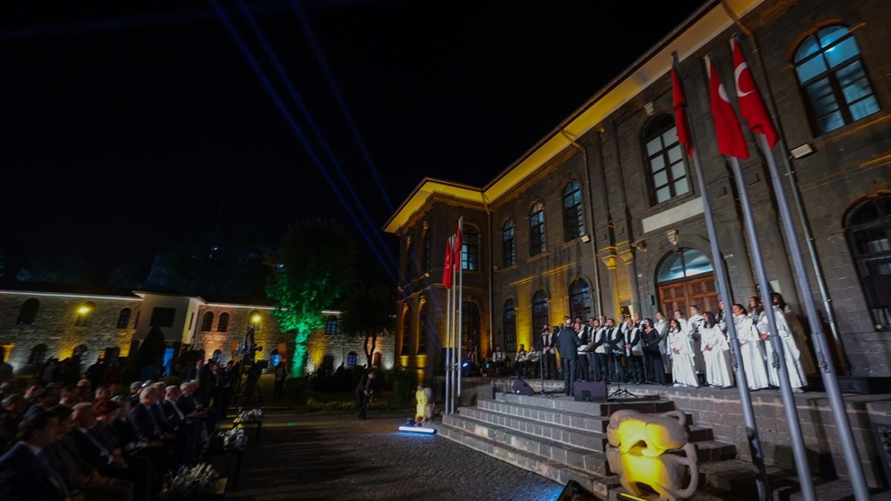 TBMM Başkanı Kurtulmuş, Diyarbakır'da Antakya Medeniyetler Korosu'nu Dinledi
