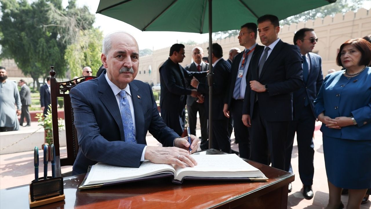 TBMM Başkanı Kurtulmuş, Muhammed İkbal'in Kabrini Ziyaret Etti