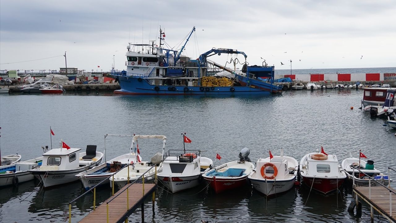 Tekirdağ'da Balıkçılar Poyraz Nedeniyle Denize Açamıyor