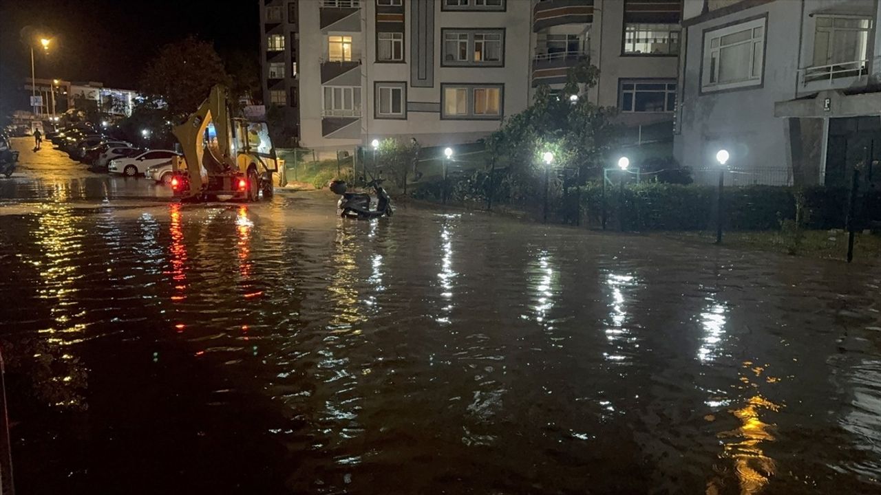 Tekirdağ'da Sağanak Yağış Su Baskınlarına Sebep Oldu