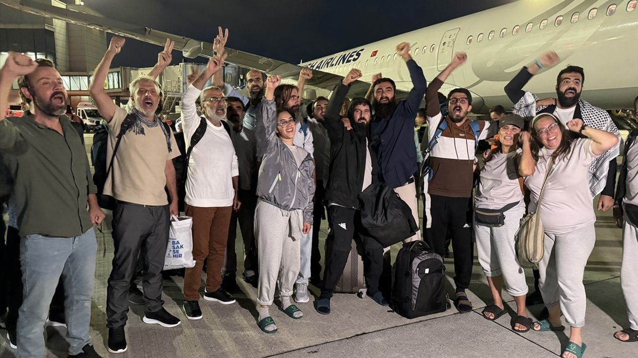 THY Uçağı, Sumud Filosu Aktivistlerini İstanbul'a Getirdi
