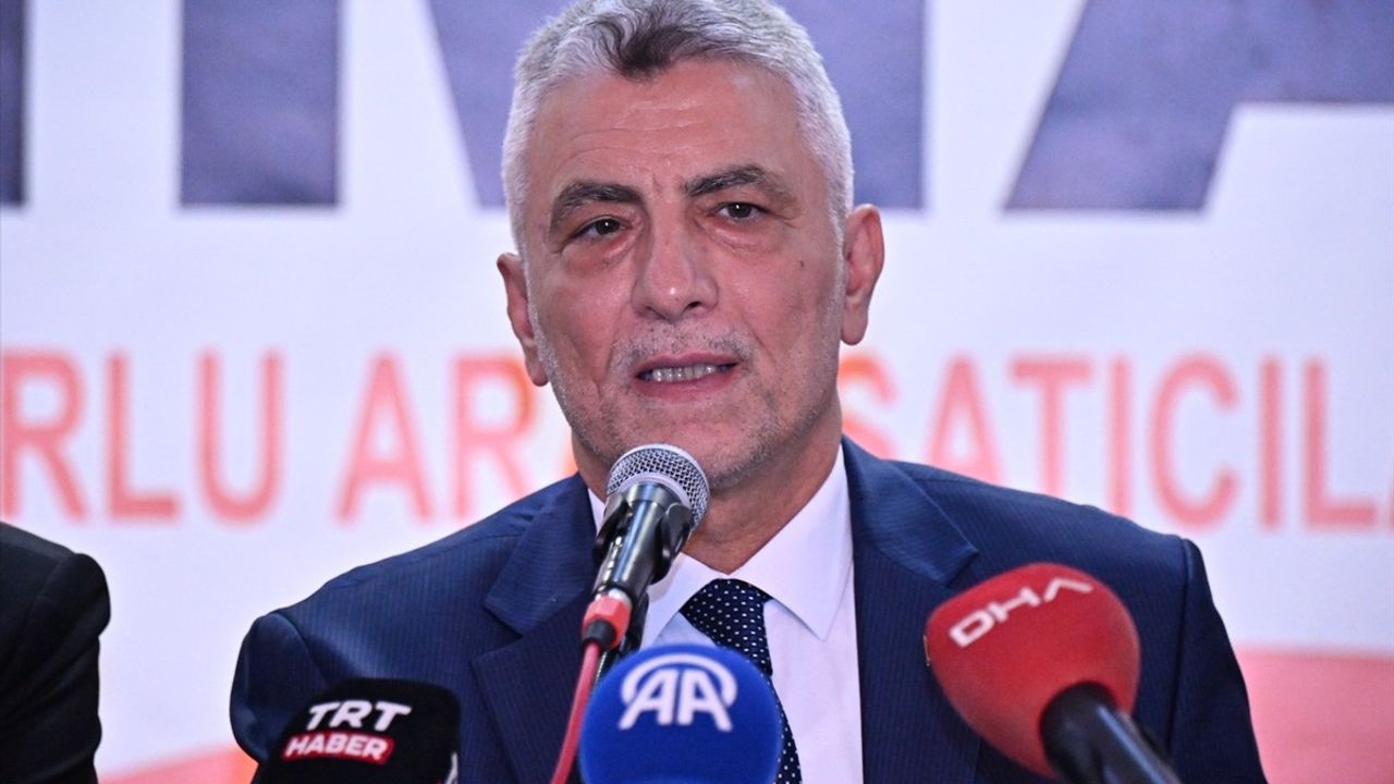 Ticaret Bakanı Bolat'ın Oto Galerici Esnafıyla Toplantısı