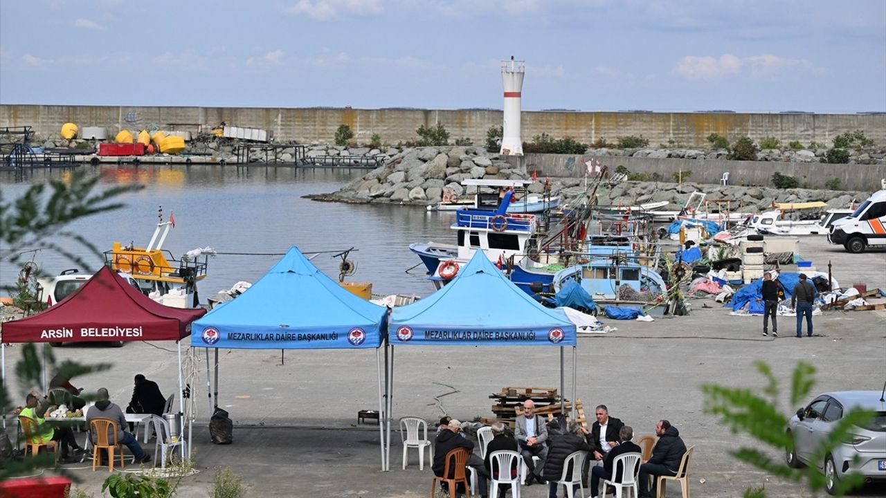 Trabzon'da Kaybolan Balıkçı İçin Arama Çalışmaları Devam Ediyor