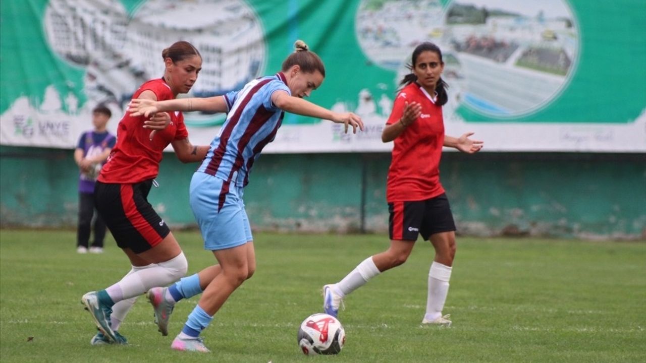Trabzonspor, Ünye Kadın SK'yı 2-0 Mağlup Etti