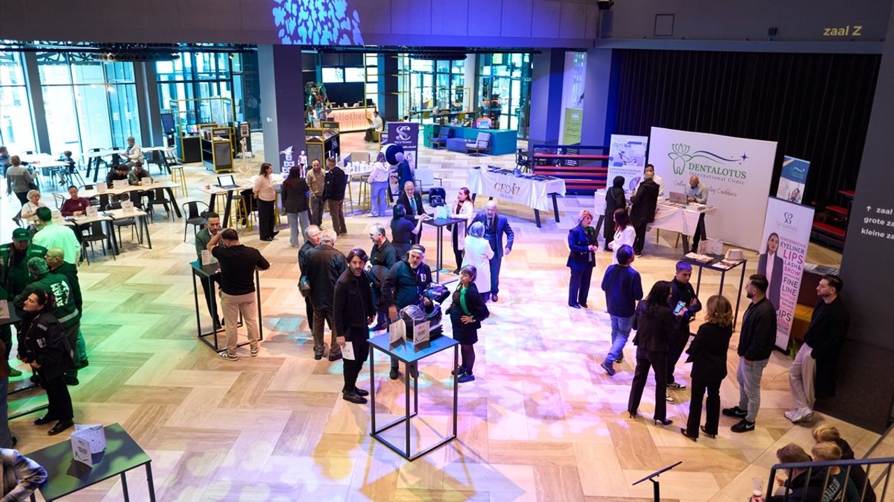 Türk Doktorlar Hollanda'da Kanser Farkındalık Konferansında