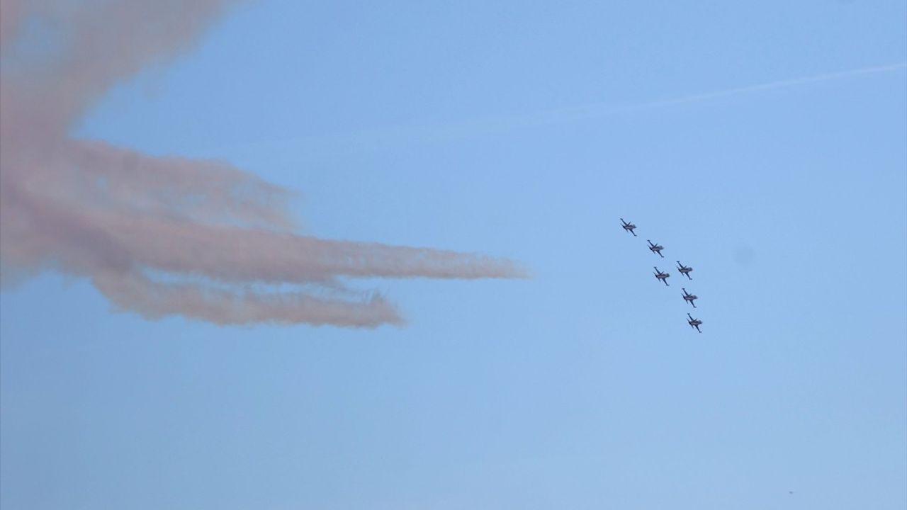Türk Yıldızları Kırklareli'nde Gösteri Uçuşu Gerçekleştirdi