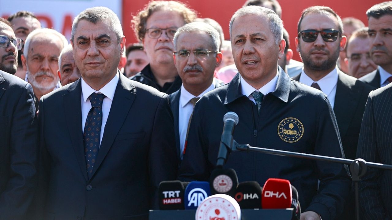 Türkiye İyilik Gemisi Gazze'ye Yardım Gönderiyor