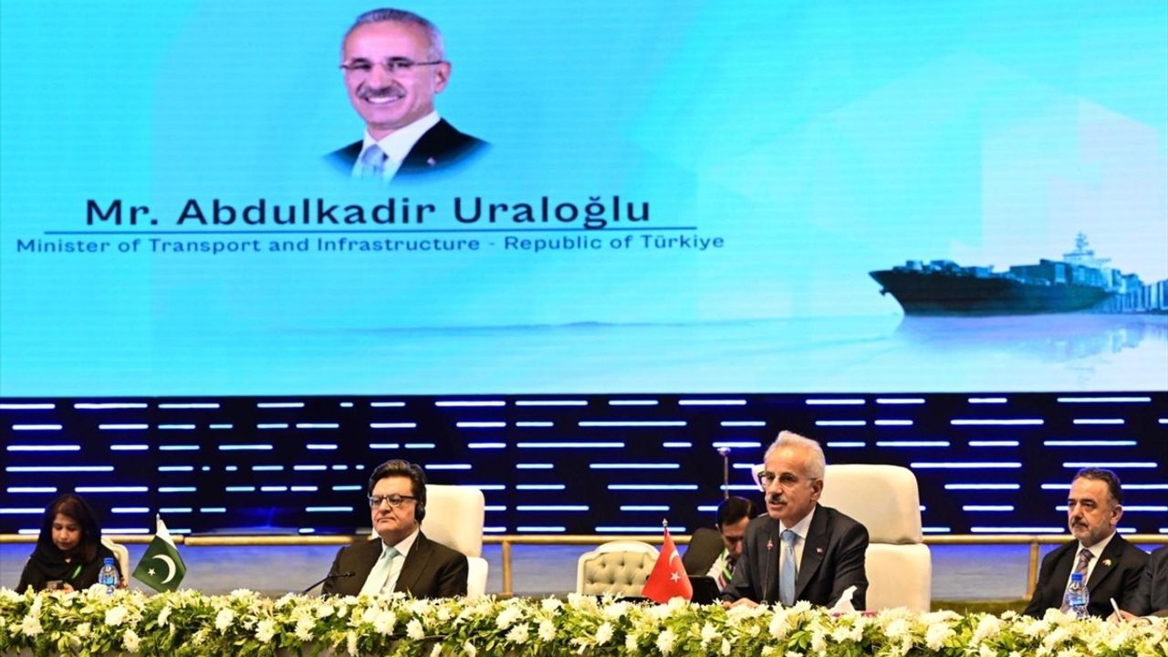 Ulaştırma Bakanı Uraloğlu, Bölgesel Ulaştırma Konferansı'nda Türkiye'nin Gücünü Vurguladı