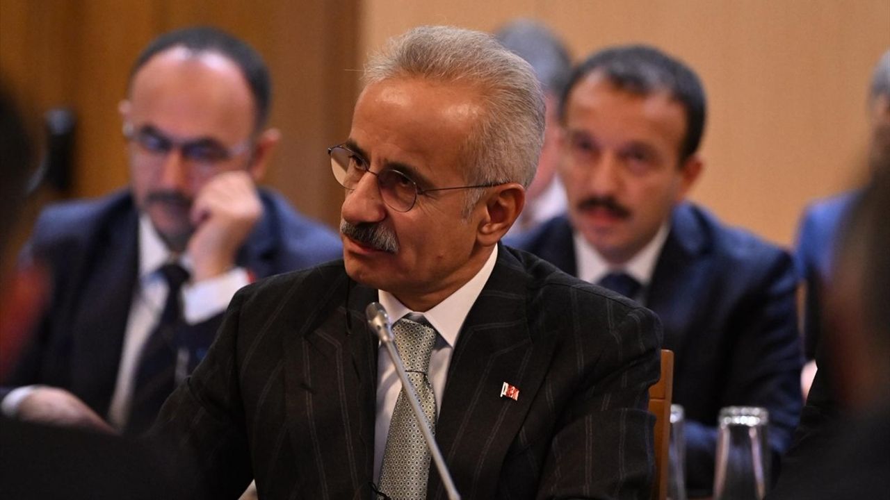 Ulaştırma Bakanı Uraloğlu, GDAÜ Konferansı'nda Türkiye'nin Rolünü Vurguladı
