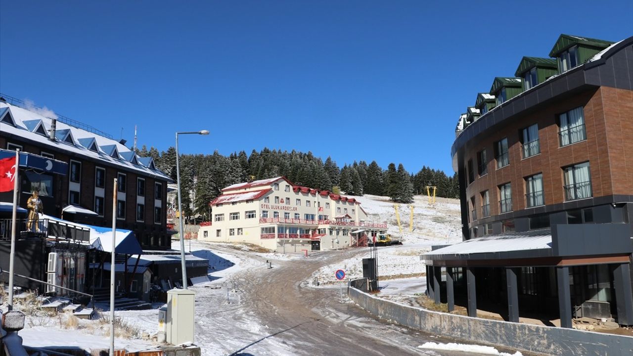 Uludağ'da Kar Yağışı Kayak Sezonunu Heyecanlandırıyor