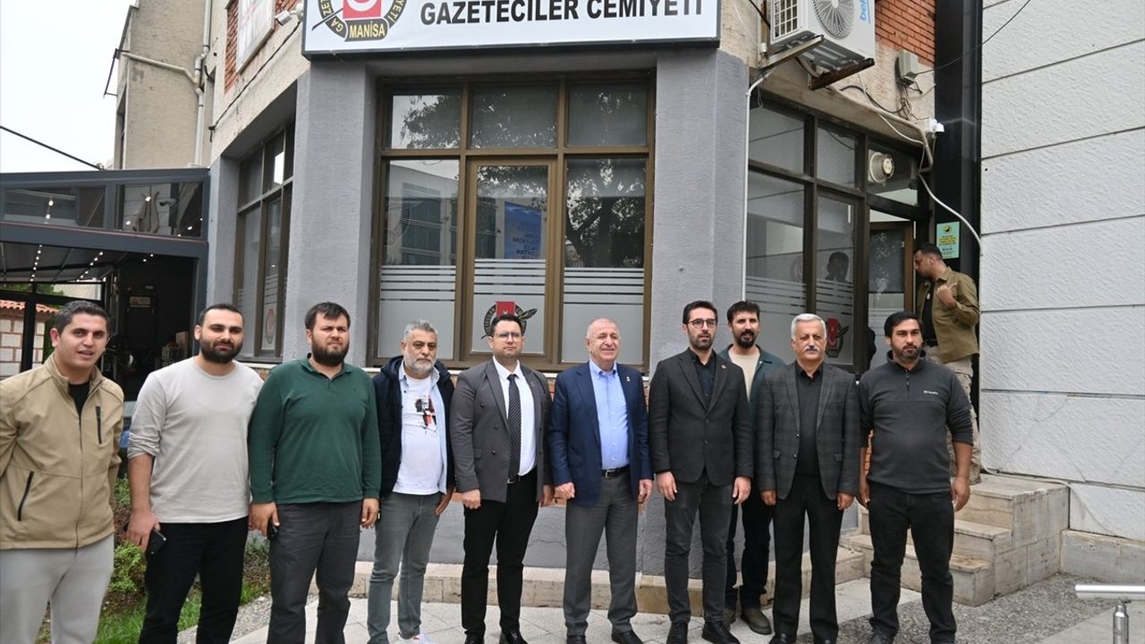 Ümit Özdağ Manisa Gazeteciler Cemiyetini Ziyaret Etti