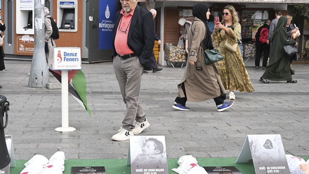 Üsküdar'da 'İzlemek Yetmez' Etkinliği Devam Ediyor
