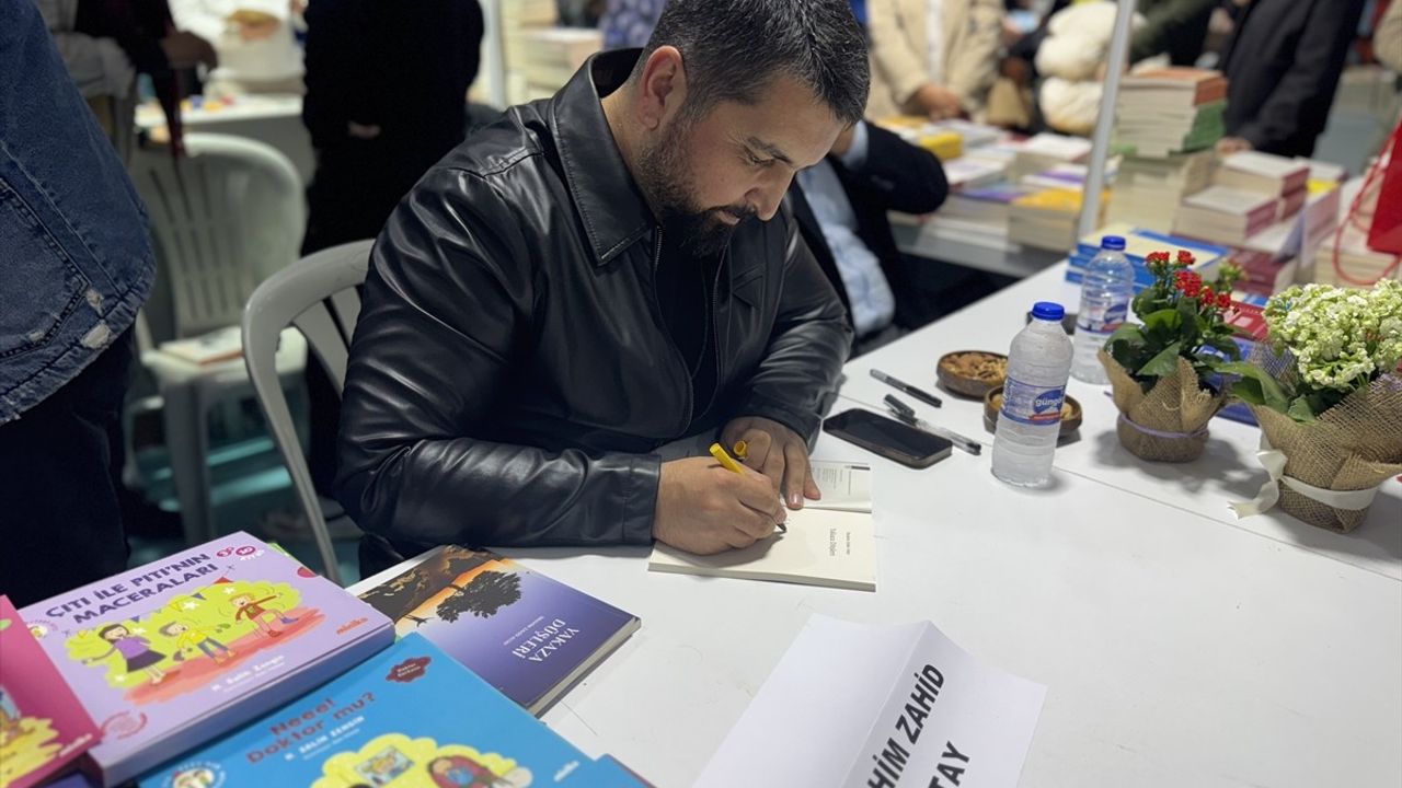 Üsküdar Kaymakamlığı Kitap Fuarı, Kitapseverleri Buluşturuyor