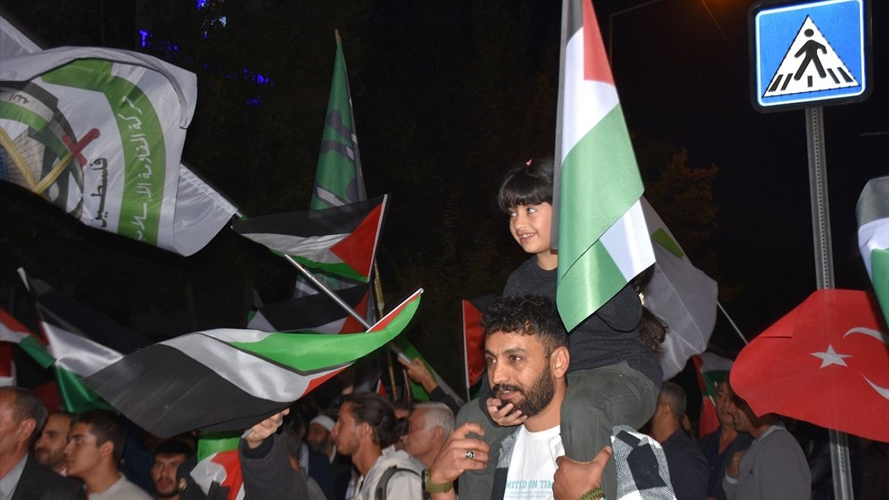 Van'da Gazze'ye Destek Yürüyüşü