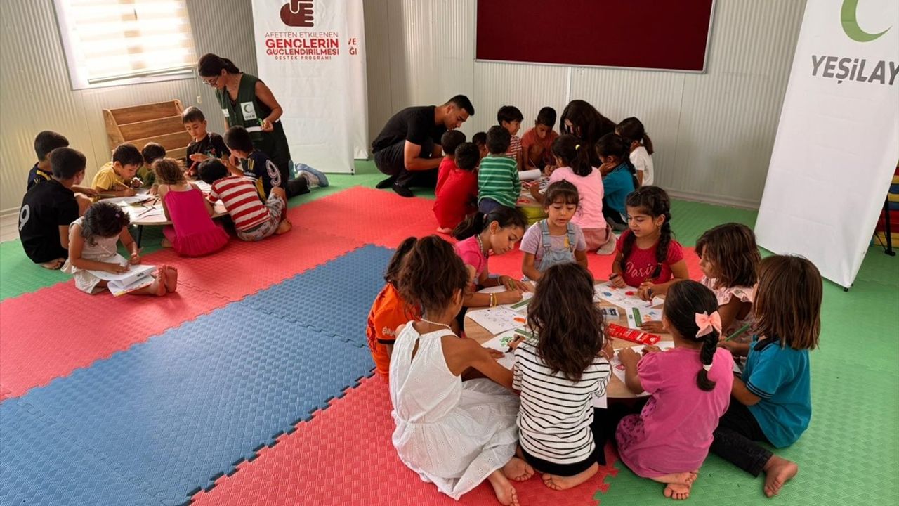 Yeşilay, Hatay'da Gençlere Destek Projesi ile Binlerce Çocuğa Ulaştı