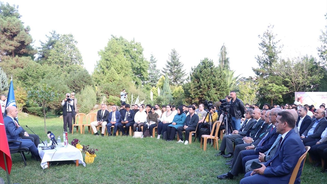 YÖK Başkanı Özvar, KTÜ'de Öğrencilerle Bir Araya Geldi