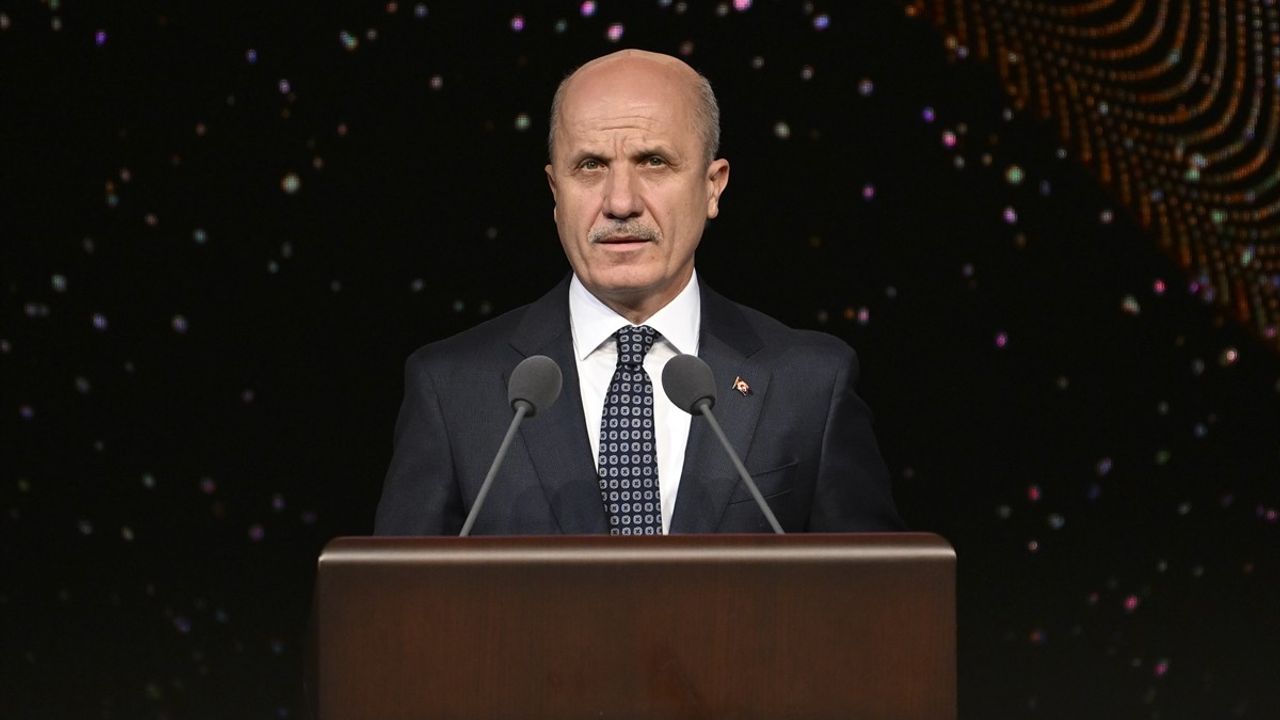 YÖK Başkanı Özvar, Uygulamalı Eğitim Modelinin Yaygınlaşacağını Duyurdu