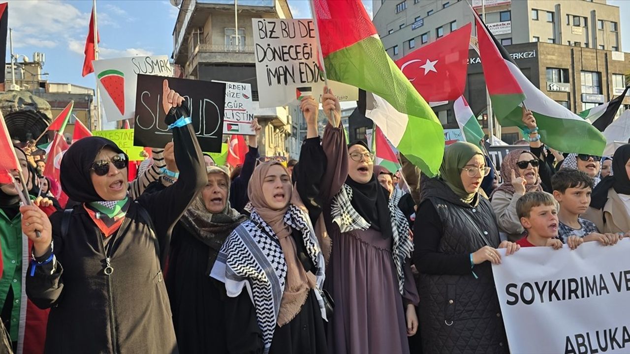 Zonguldak'ta Küresel Sumud Filosu'na Destek Yürüyüşü Düzenlendi