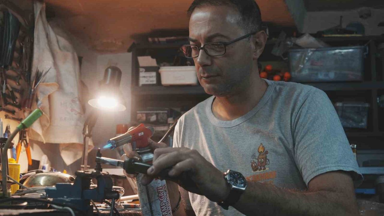 10 Metrekarelik Ocakhane: Ender Samsa'nın Metal ve Antika Atölyesi