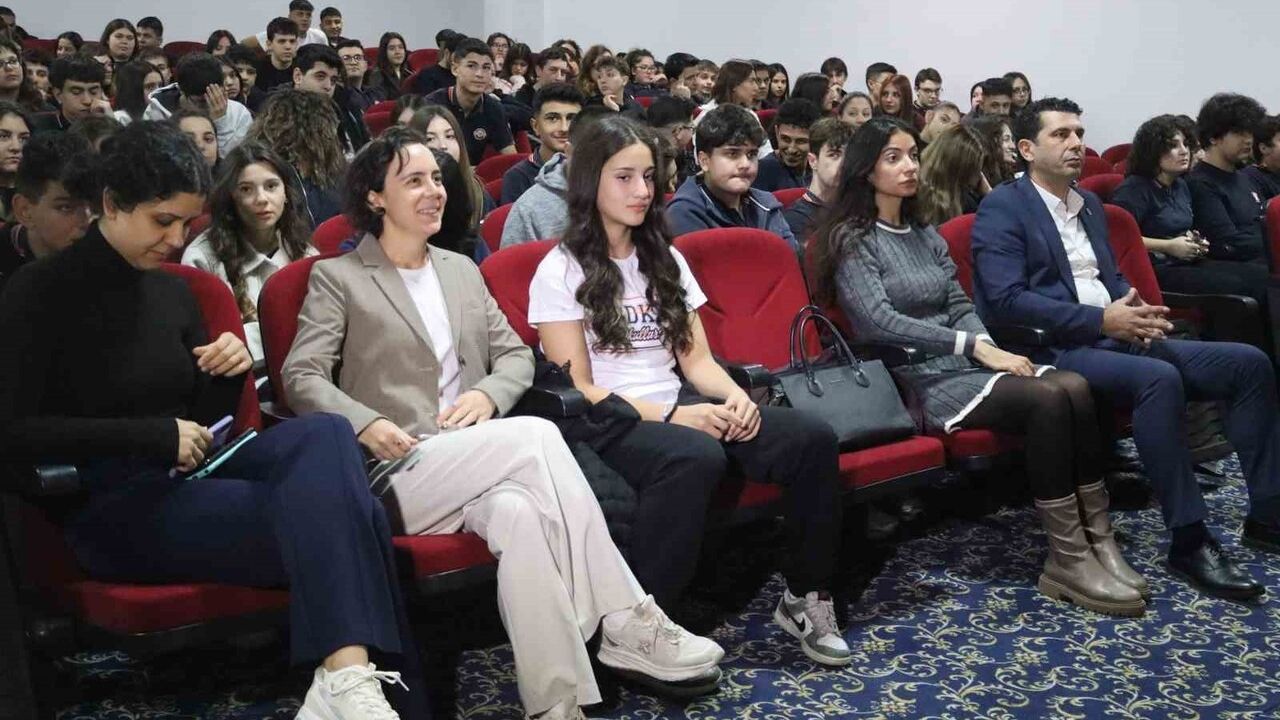 15 yaşındaki Elif Esmira Özdirim Avrupa Yıldızlar Tekvando Şampiyonu