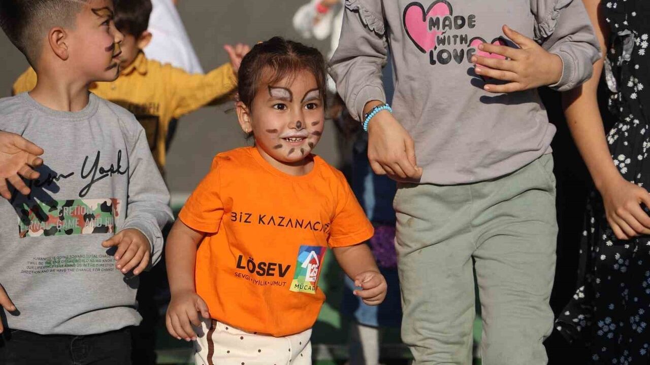 4,5 yaşındaki Ceylin’in kanseri yenmesi balonlarla kutlandı