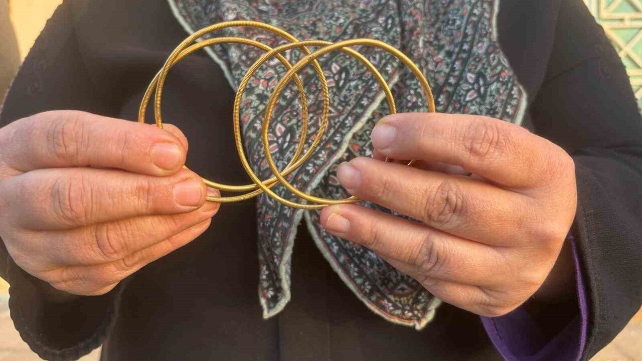 40 gramlık 4 bilezik 40 tonluk çöplükten çıktı, sahibi gözyaşlarına hakim olamadı
