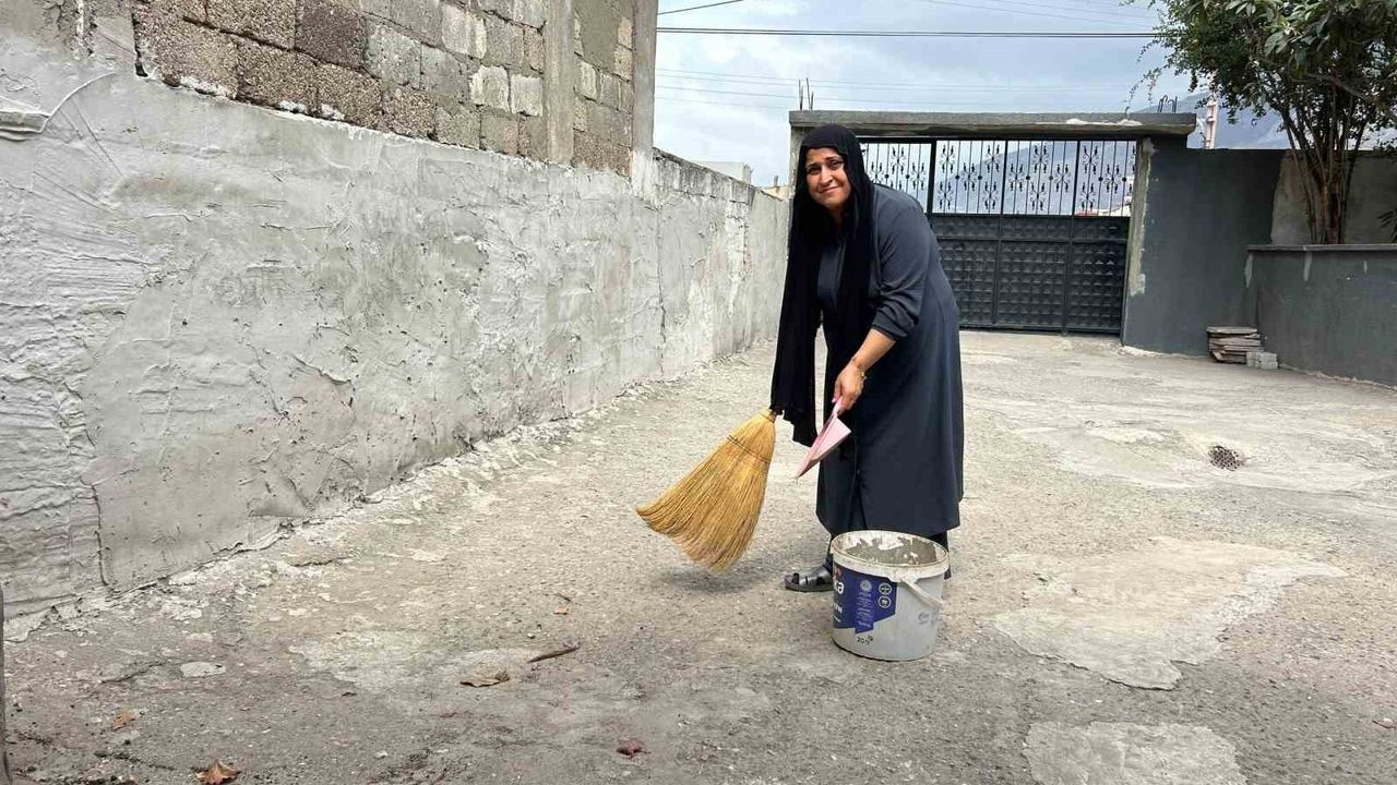 60 Yıllık Temizlik Geleneği Anne Mirası Olarak 10 Yıldır Kızı Tarafından Sürdürülüyor
