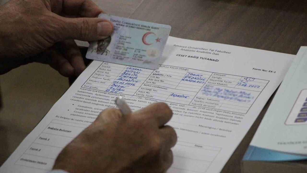 68 yaşında mezun oldu, üniversitesine kadavra bağışladı