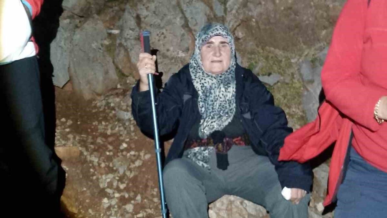 73 yaşındaki dağcı Hatun Okurkan gençlere örnek oluyor
