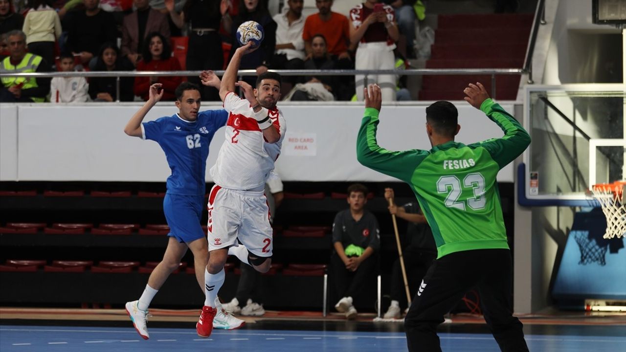 A Milli Hentbol Takımı, Güney Kıbrıs'ı Farklı Geçti