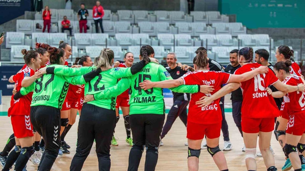 A Milli Kadın Hentbol Takımı, Riyad 2025'te üst üste ikinci şampiyonluğunu kazandı