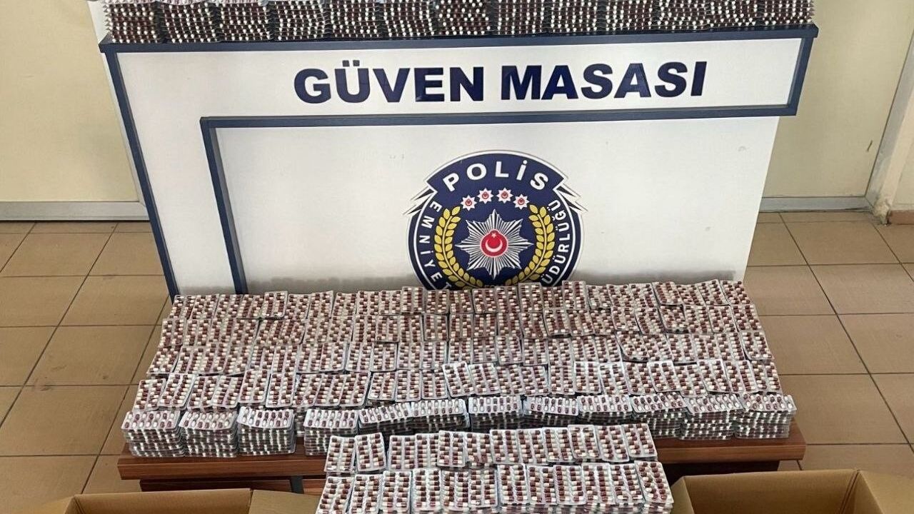 Adana'da araçta 34 bin 176 sentetik hap bulundu, sürücü tutuklandı