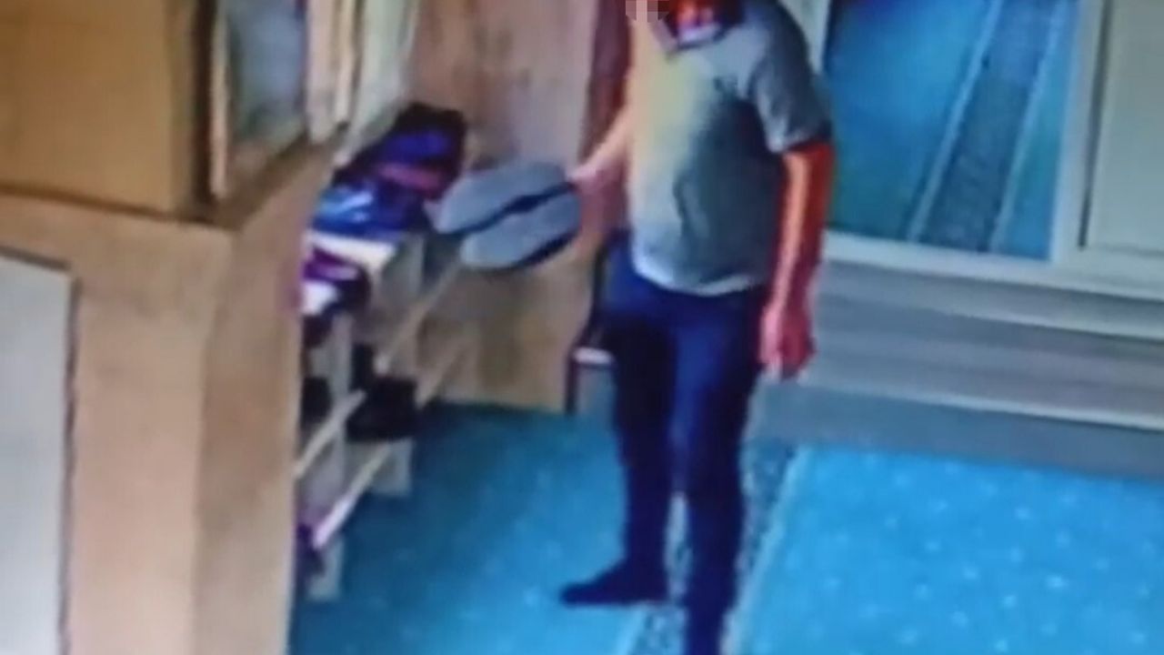 Adana'da camide ayakkabı çalındı