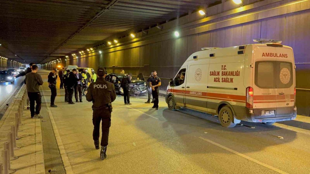 Adana'da D-400'de cip ile panelvan çarpıştı: 2 ölü, 1 yaralı