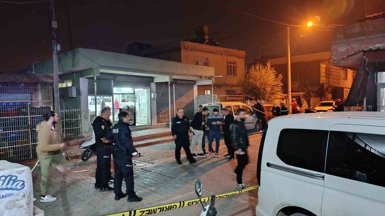 Adana'da erkek kuaföründe silahlı kavga: 7 yaralı