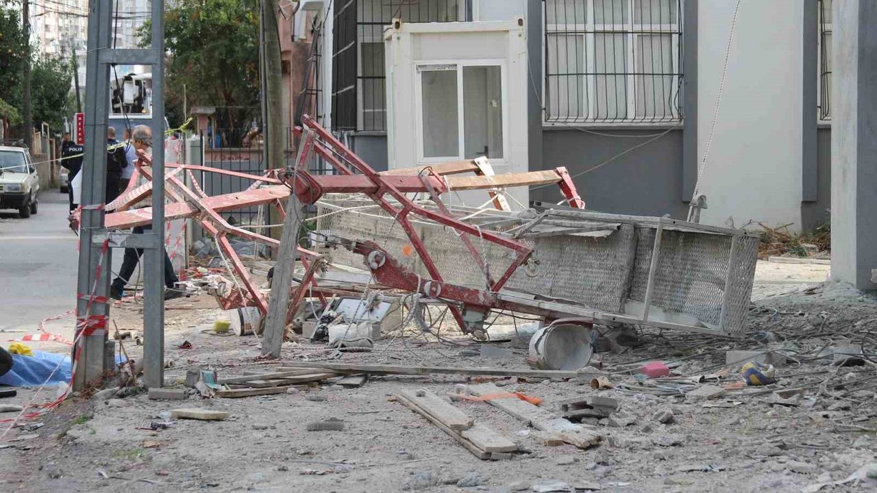 Adana'da İnşaatta Demir İskeleden Düşme Olayı: 1 Ölü, 1 Yaralı