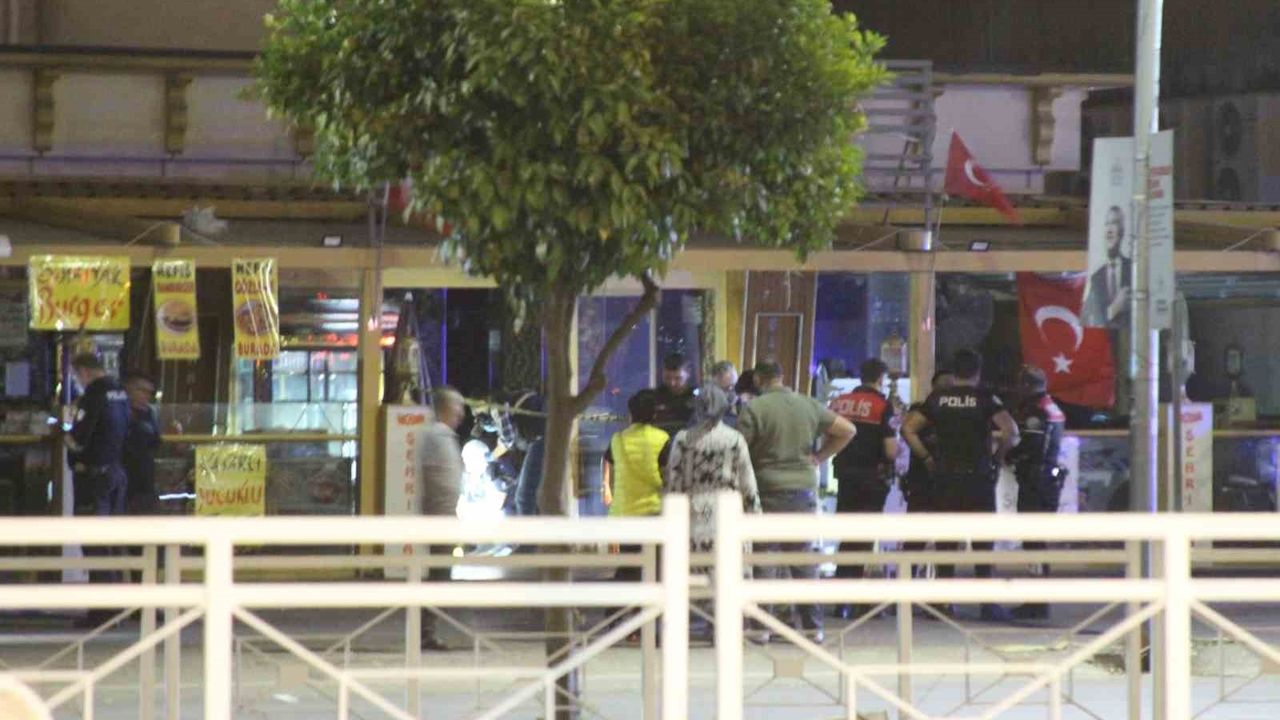 Adana'da Kafe Çalışanı, Akrabasını Vurdu