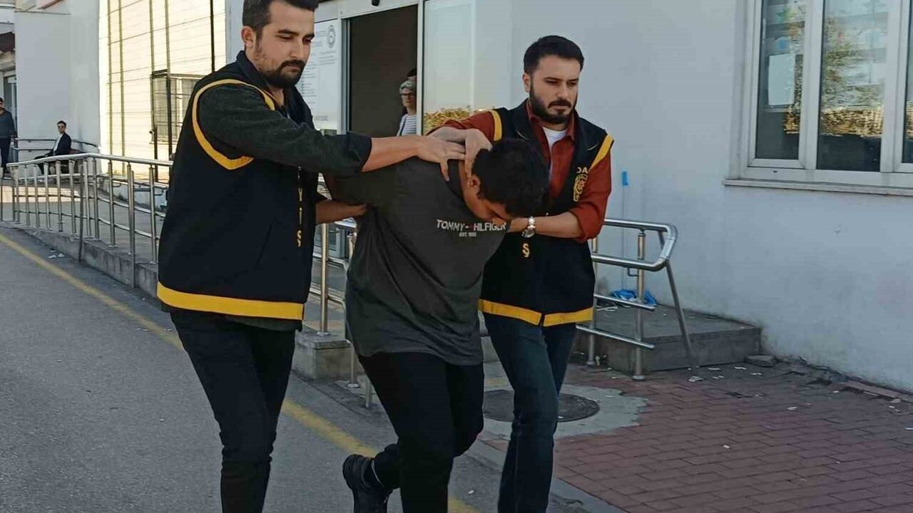 Adana'da komşu kavgası: Baba hayatını kaybetti, 2 şüpheli tutuklandı