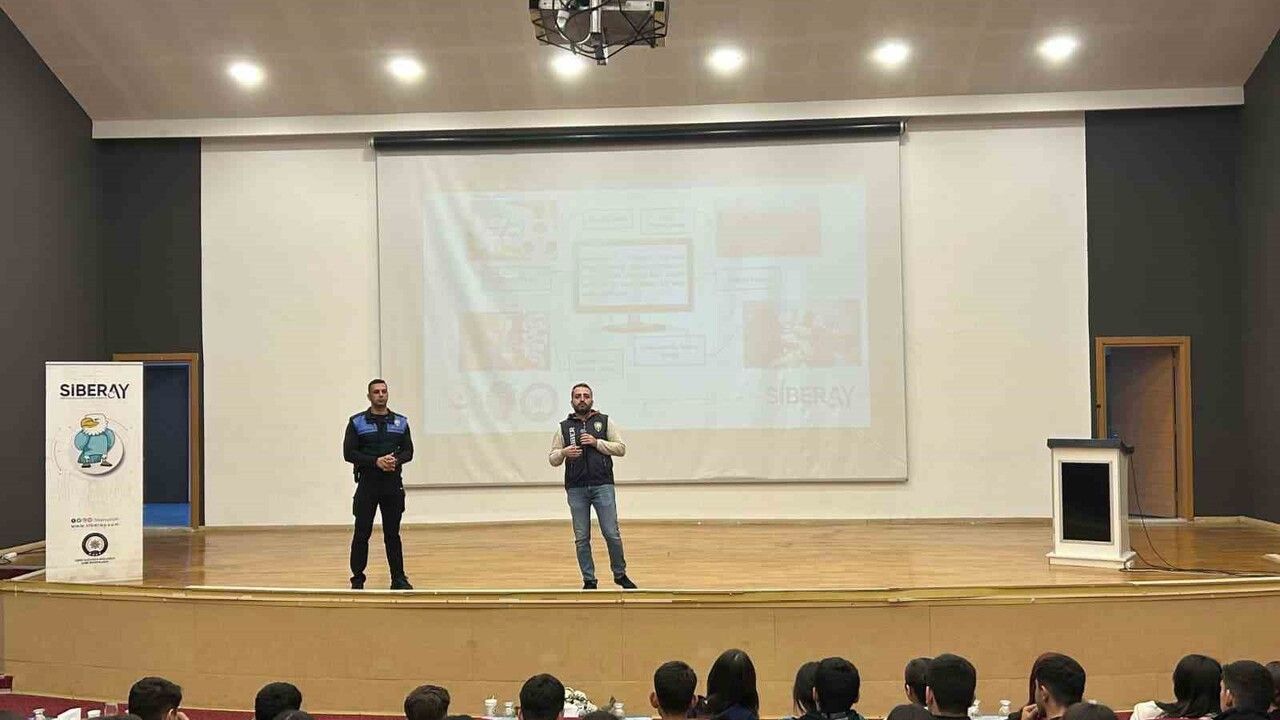 Adana'da liselilere dijital güvenlik ve siber farkındalık eğitimi