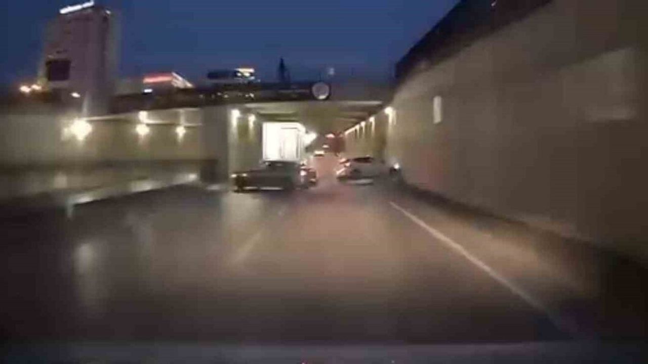 Adana'da makas atma sonucu kaza anı kamerada