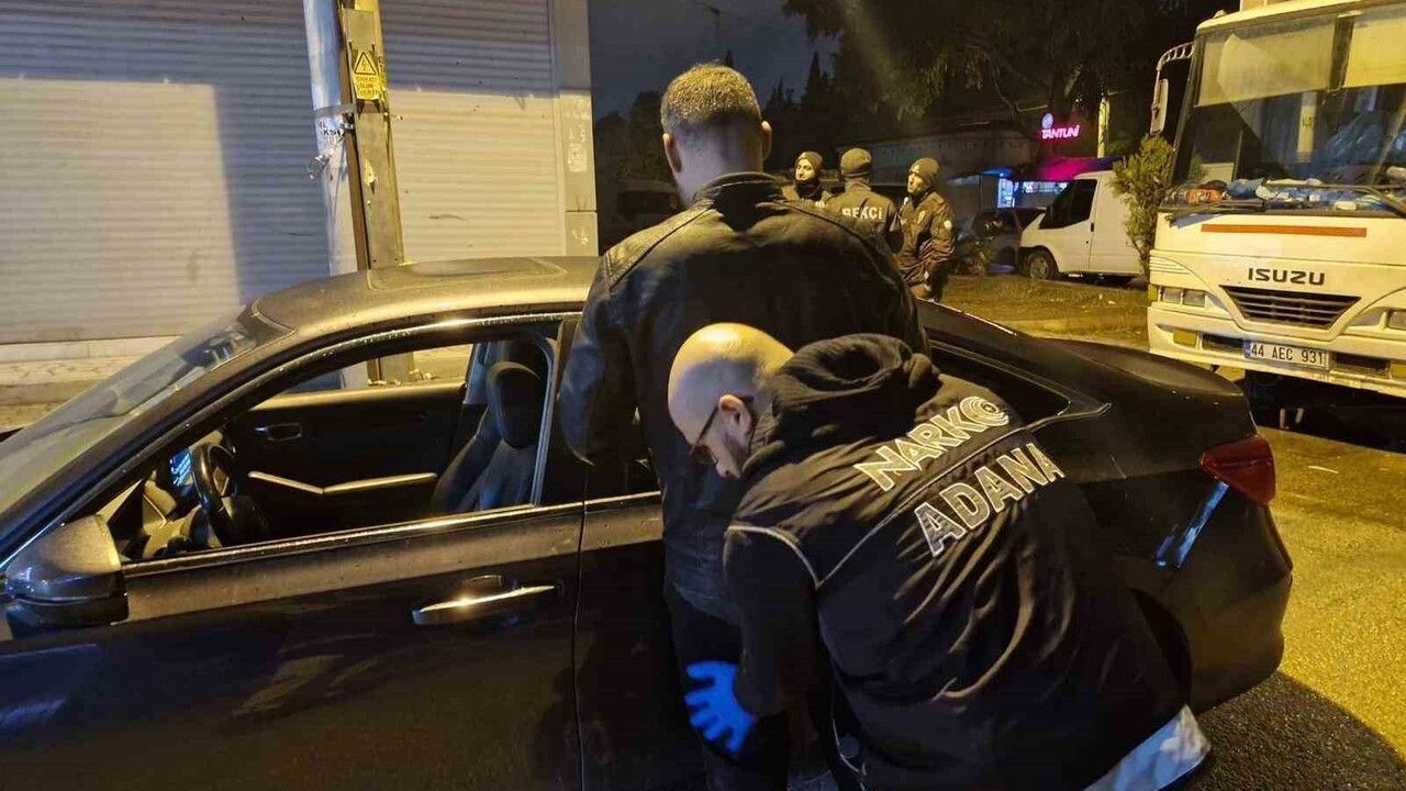 Adana'da 'narko-alan' uygulamasında 20 kişi suçüstü yakalandı